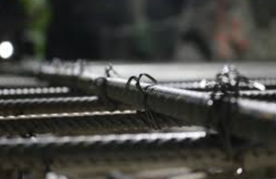 “Innovación y Expansión Regional en la Industria del Acero”